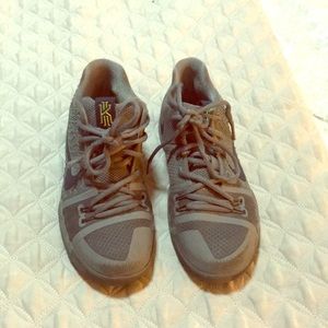Nike Kyrie 3 Boys Shoes